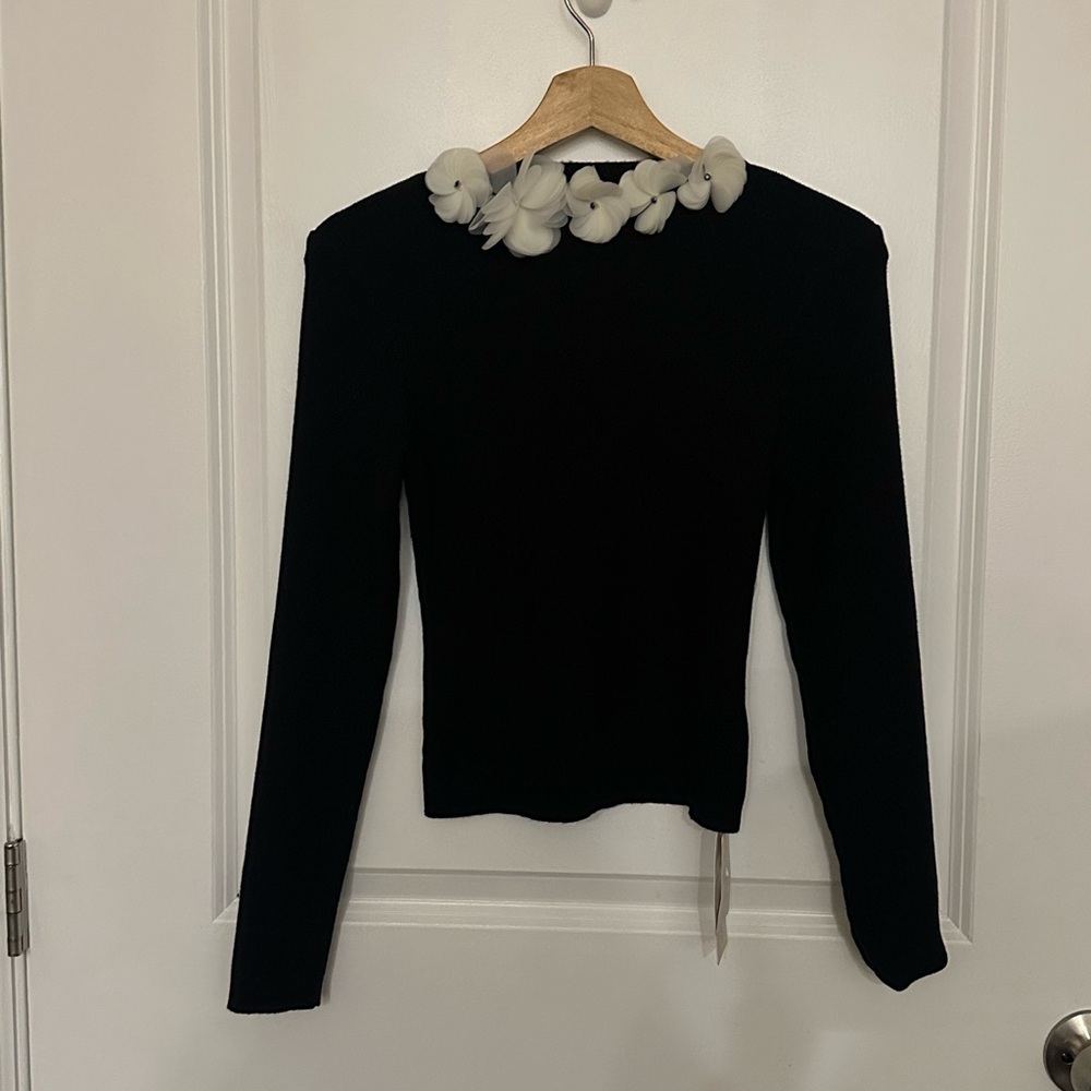 Commense Ribbed Black Blouse with White Floral Detail